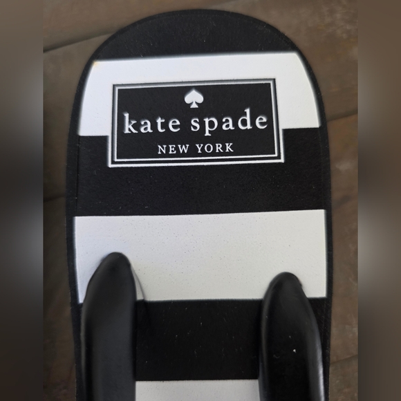 Kate Spade NY Black White Stripe Flip Flop Sandlas Bow Gold Logo SZ- 8 Like New - Picture 6 of 14